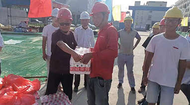 夏日送清涼，慰問暖人心